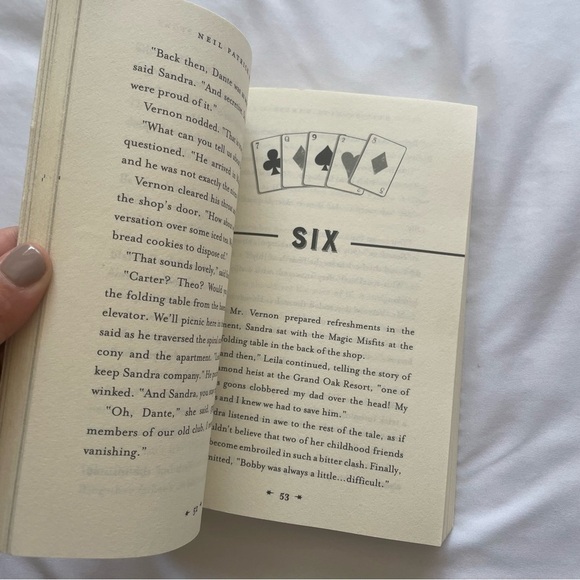 Set of 4 books for girls, from Classic to Fantastic, let your imagination soar! - Picture 12 of 13